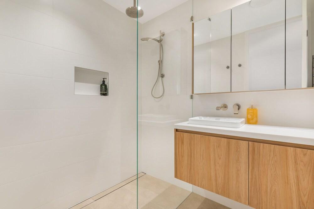 Seanna Bokarina Beach