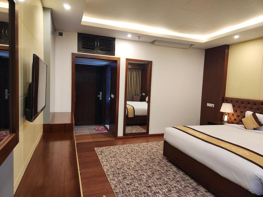 Paragon Hotel and Resort