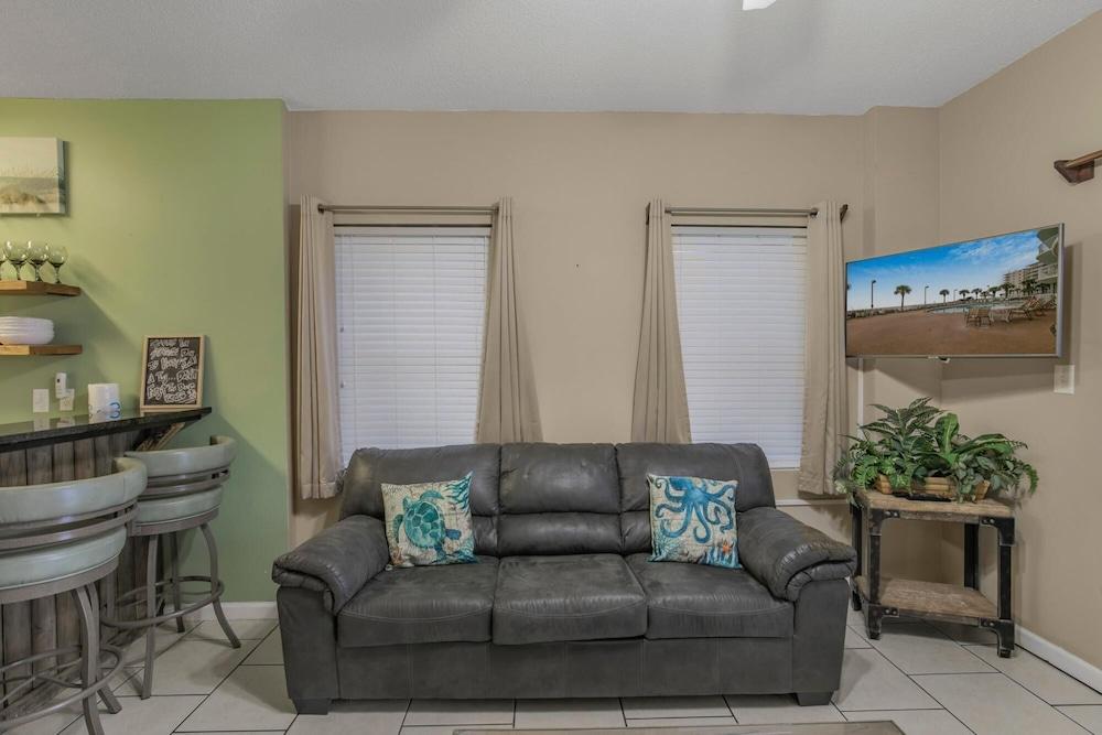 Walk out to Beach Ground Floor Unit With Pool