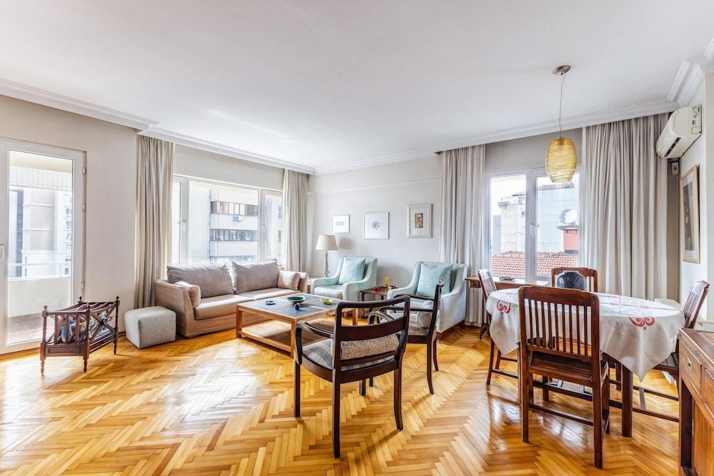 Stylish and Spacious Flat in Erenkoy