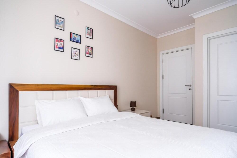 Fully Furnished Spacious Cozy Residence Flat