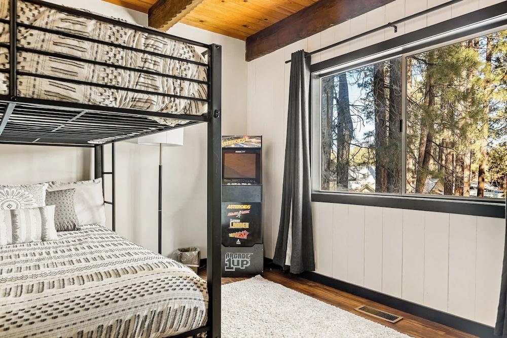 Backway Hideaway Close to the Village!