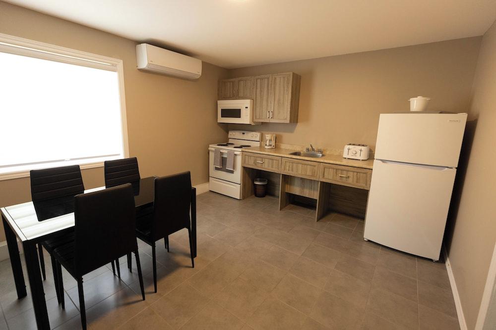 Motel 7 Inn & Suites