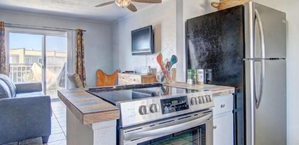 Bay Tree B6 Condo by Redawning