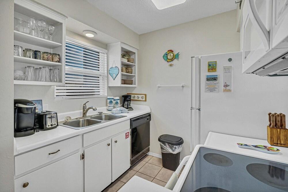 Bay Tree B4 Condo by Redawning