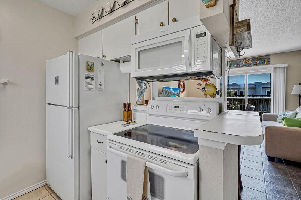 Bay Tree B4 Condo by Redawning