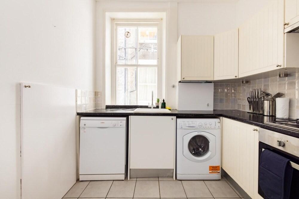 The Hammersmith And Fulham Loft - Alluring 2bdr Flat