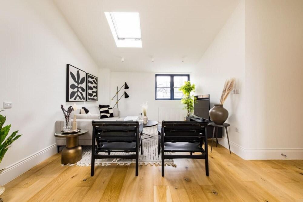 The Wandsworth Flat - Adorable 2bdr Flat With Balcony