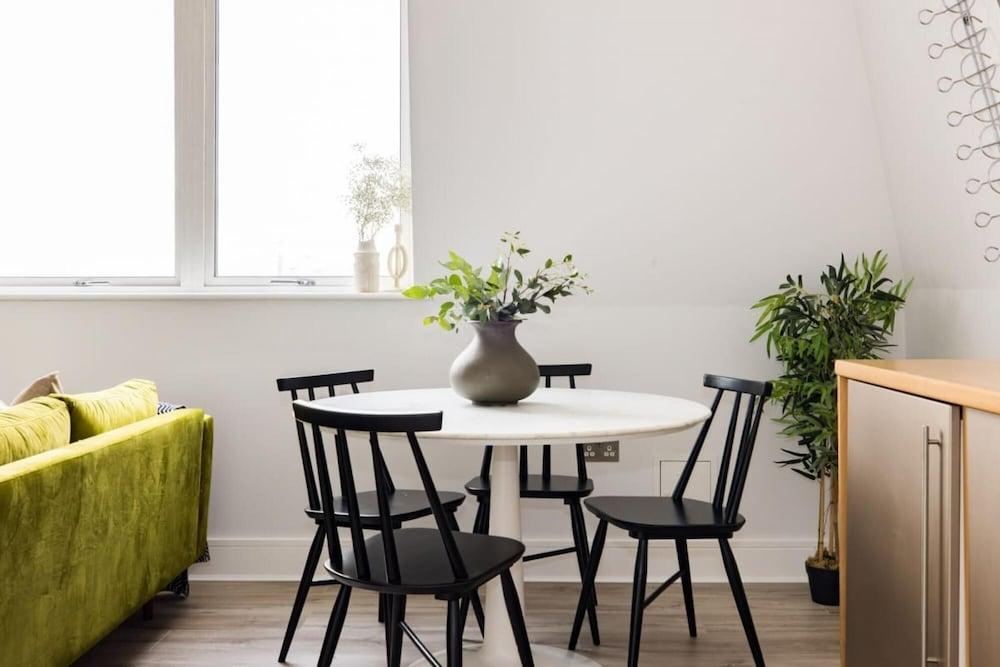 The Camberwell Loft - Captivating 2bdr Flat