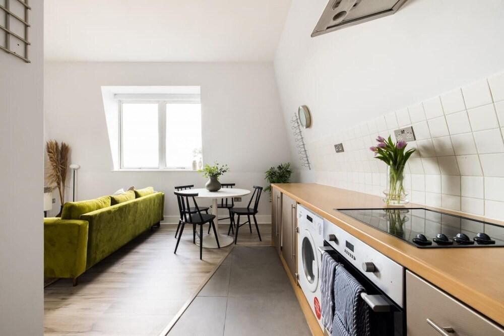 The Camberwell Loft - Captivating 2bdr Flat