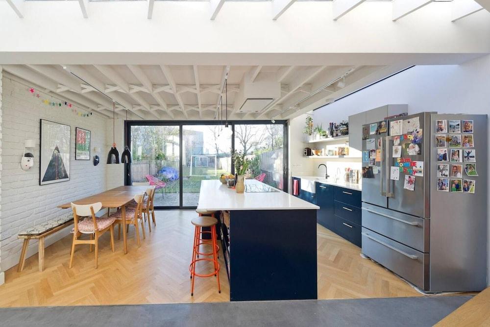 Long Stay Discounts - Modern Bright 5-bed Acton