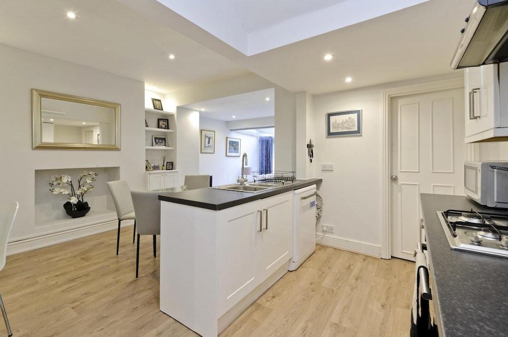 Cosy 2 Bedroom Flat in Shepherds Bush