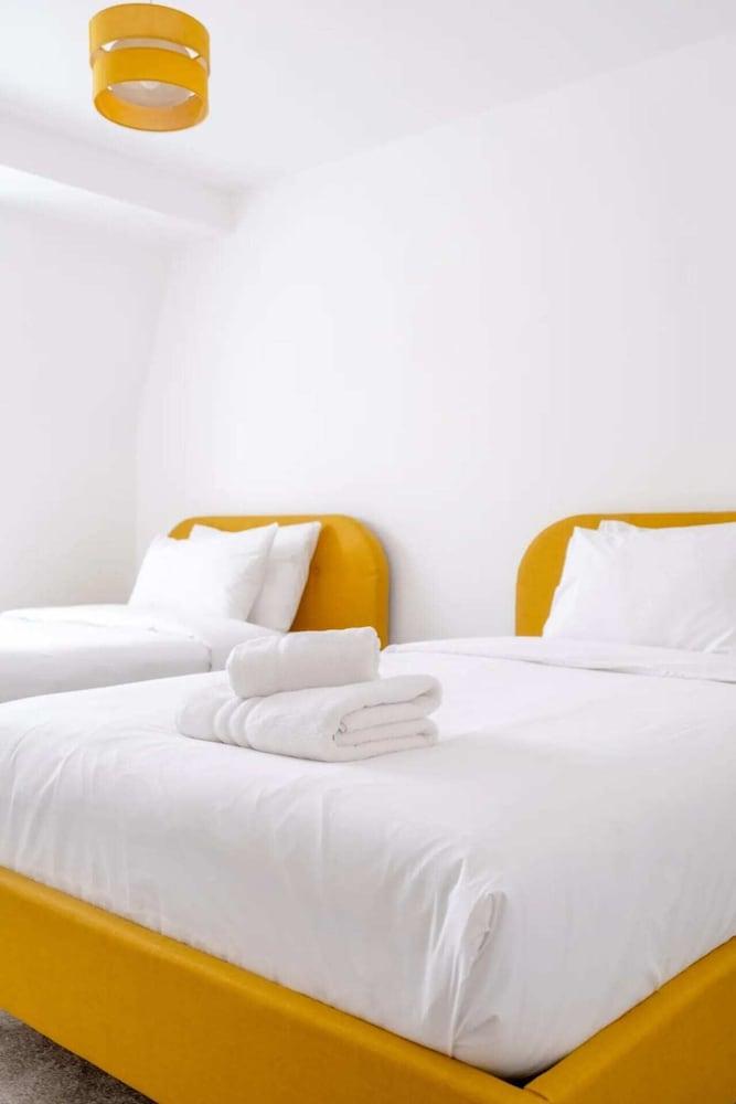 Central 3BD Flat With Balcony in Paddington