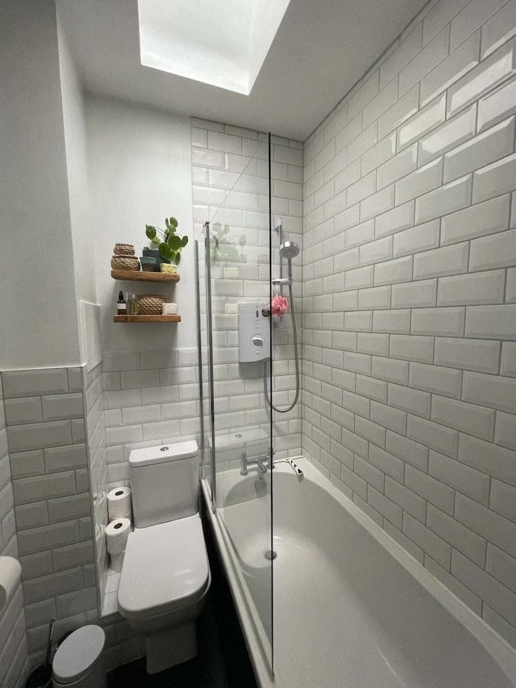 Inviting Vintage Style 1BD Near Hackney Central