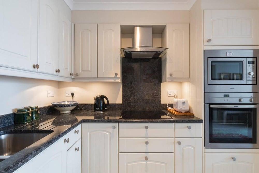 Bright Traditional 1bed Battersea Riverside Apt