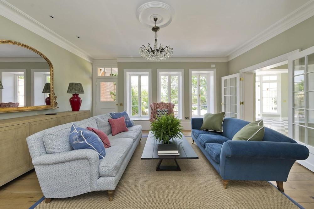 Amazing Spacious 5 Bed House Wimbledon