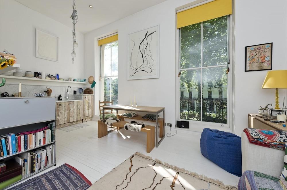 Fantastic 1 bed Property With Private Balcony