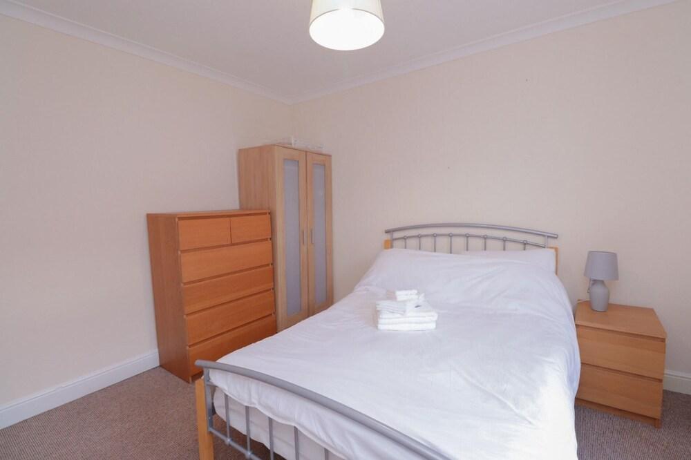 Superb 4 Double Bedroom House Lincoln