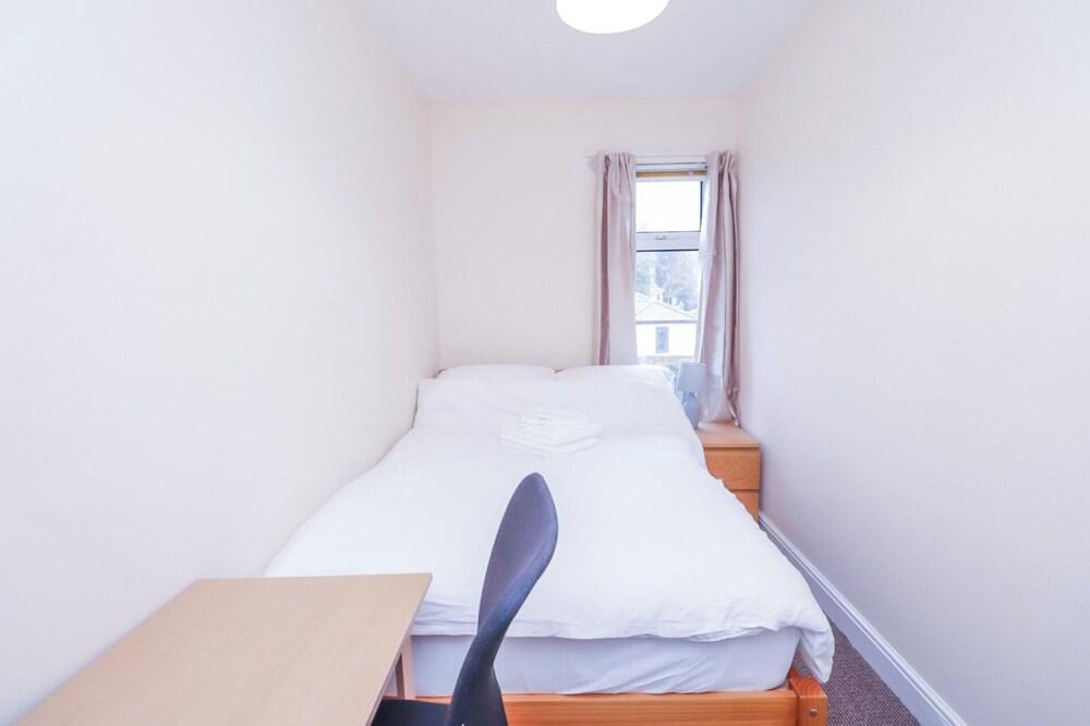 Superb 4 Double Bedroom House Lincoln