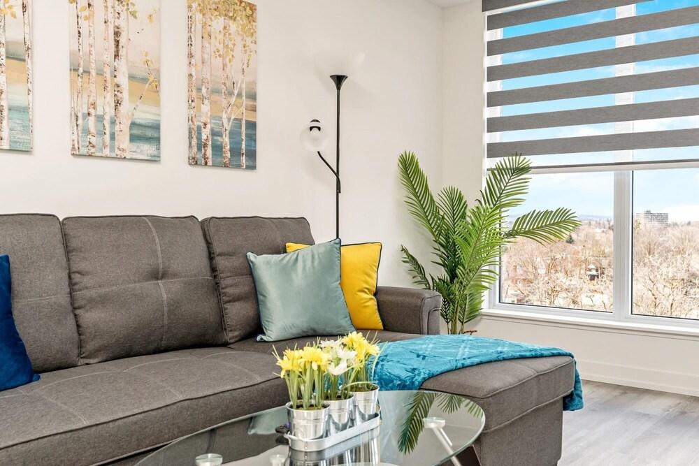 Upscale 1BR Condo - King Bed Private Balcony