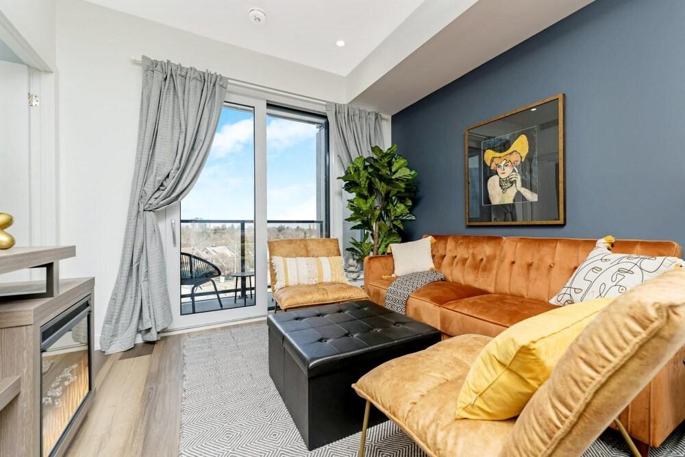 Stylish Downtown 1BR Condo - Superb Views