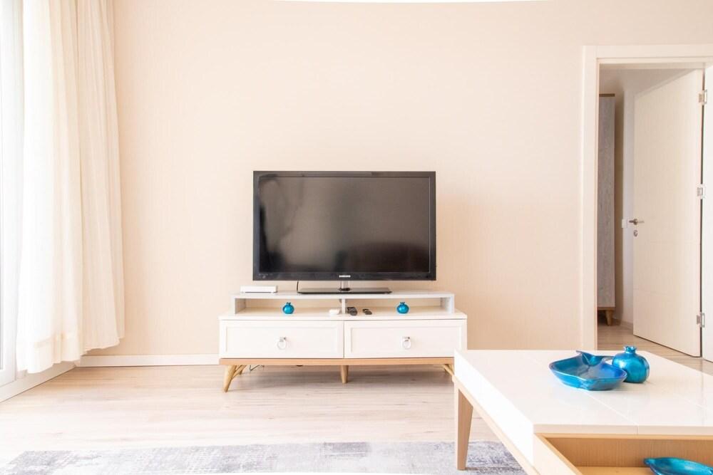 Spacious Perfect Flat With Private Pool