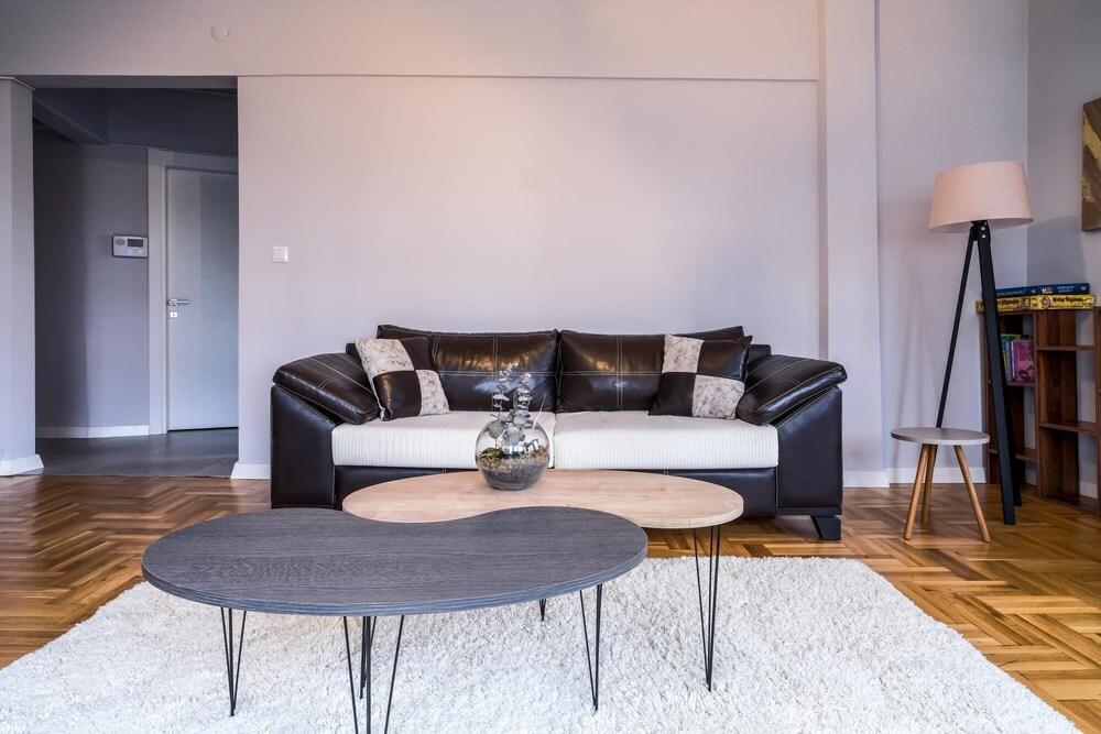 Central and Capacious Flat in Istanbul Bostanci