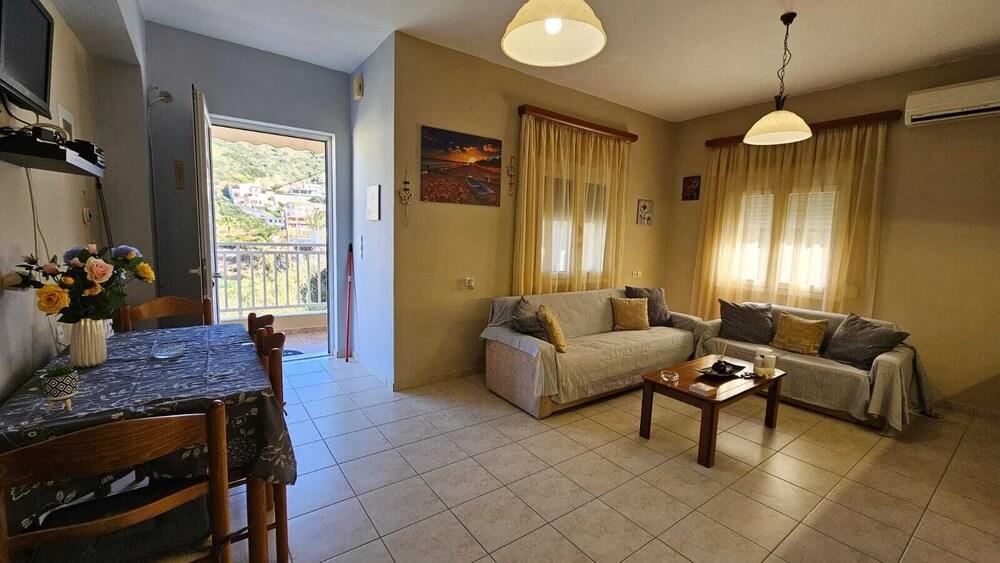 Beachfront cozy studio sea view lygaria