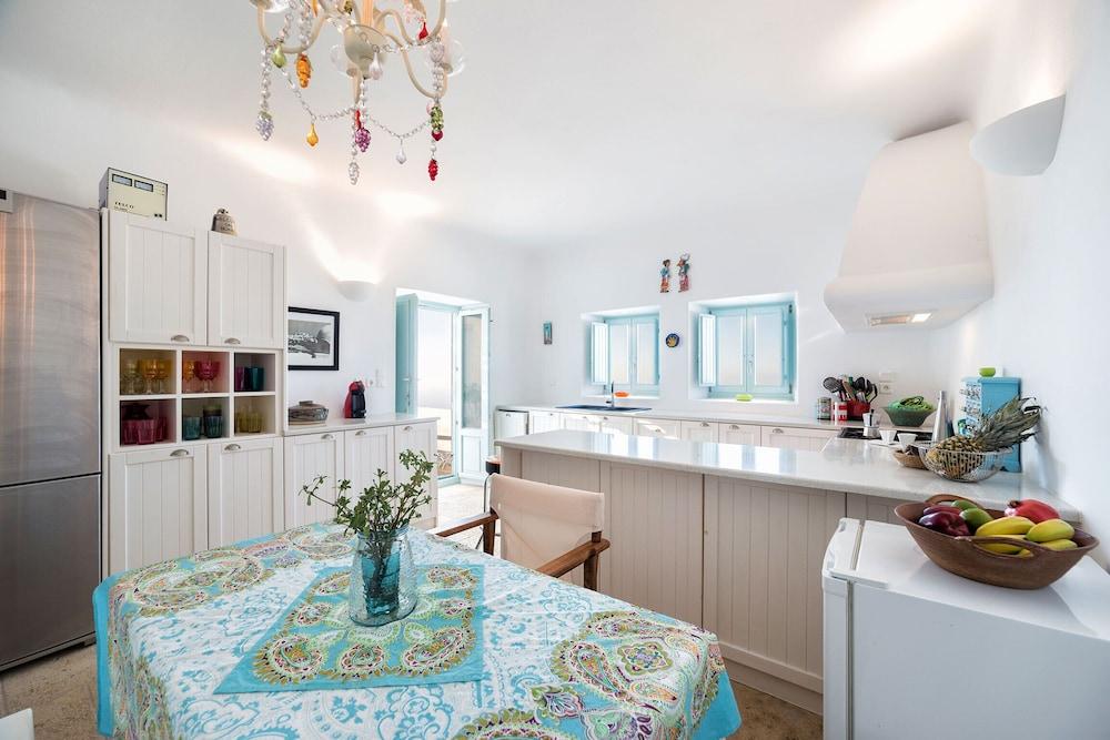 Sleeps8-parking-garden-pool-sunsets-barbeque