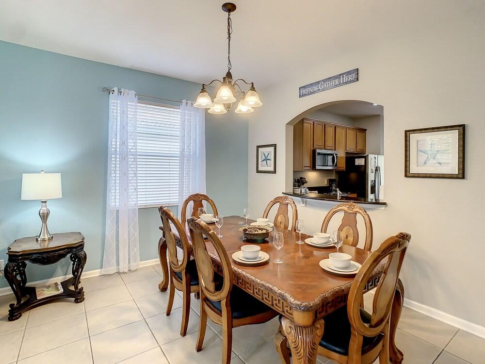 6 Bedroom Windsor Hills Getaway