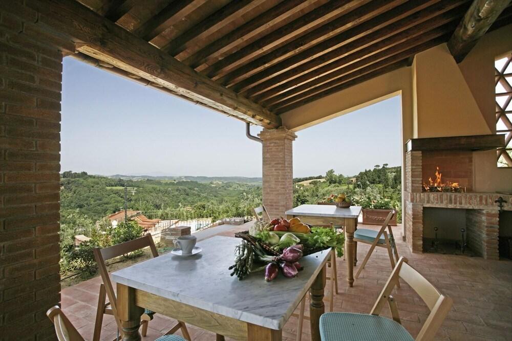 Lovely Villa With Pool in Splendid Panoramic Location-villa Roberta