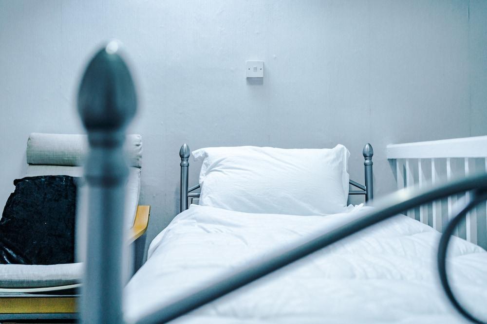 Stunning Three Bed House in Bradford