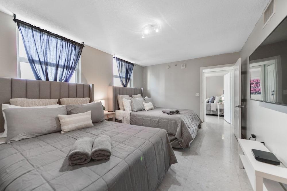 Direct Ocean views 3BR Condo at Brickell