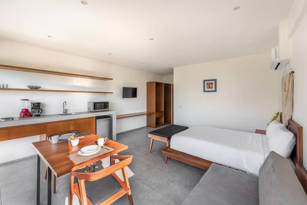 Great Located Private Villa W/amazing Rooftop Pool