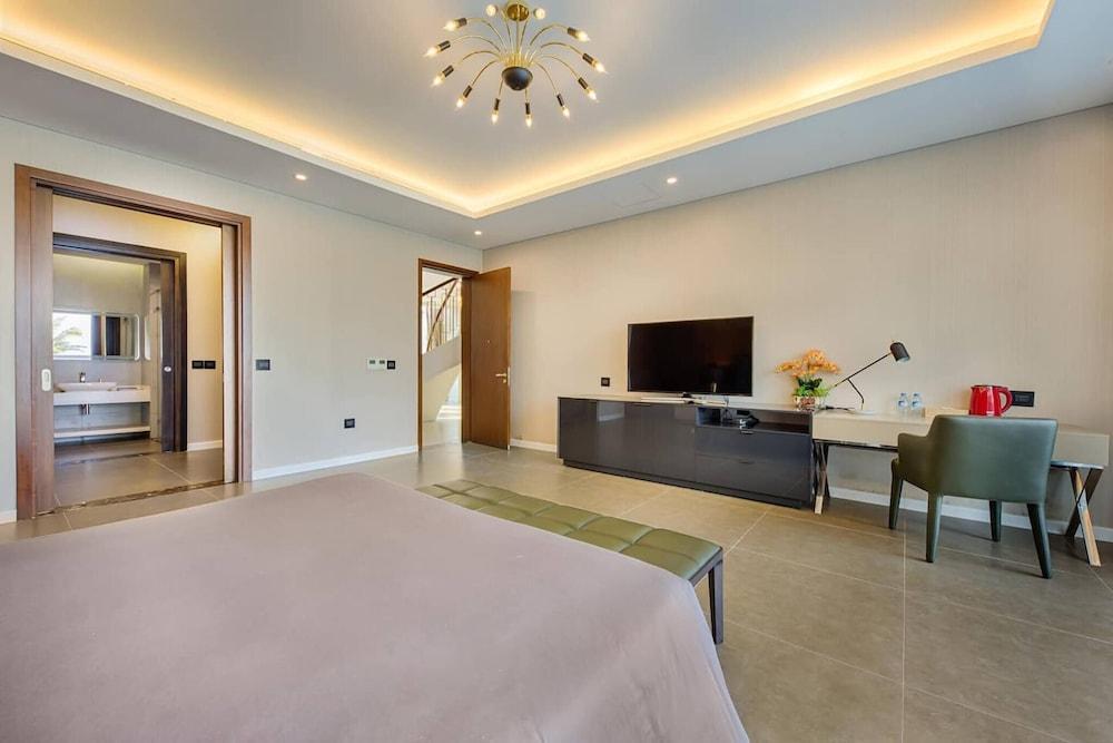 Luxury Beachfront Villa W Private Pool Beach Num1