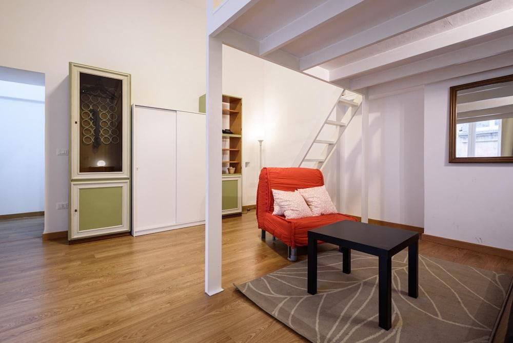 Vico Cappuccinelle 18