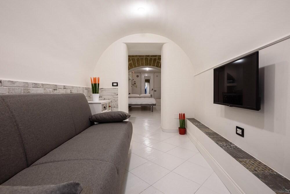 Via Bellini 44 in Naples