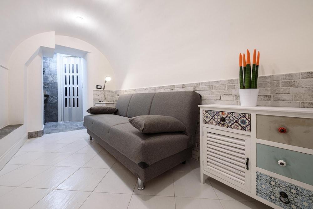 Via Bellini 44 in Naples