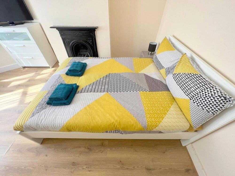 Spacious 4-bed House in Thornton Heath