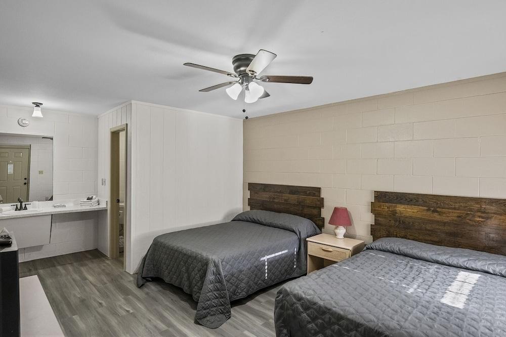 Axtons Bass City Lake Front Resort