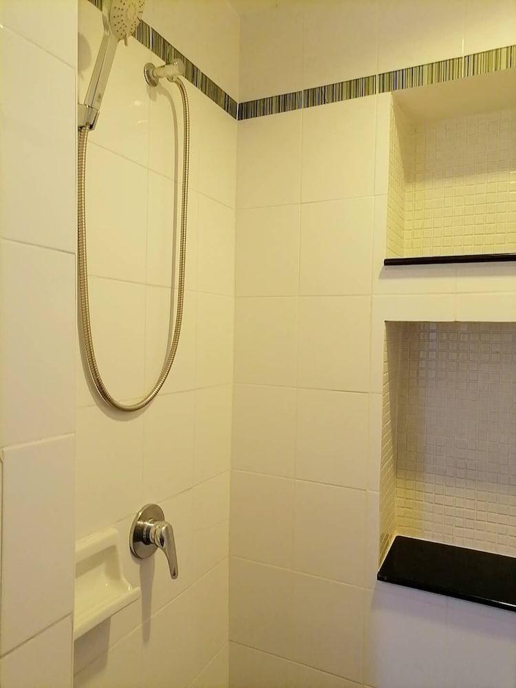 KARON STUDIO APARTMENT