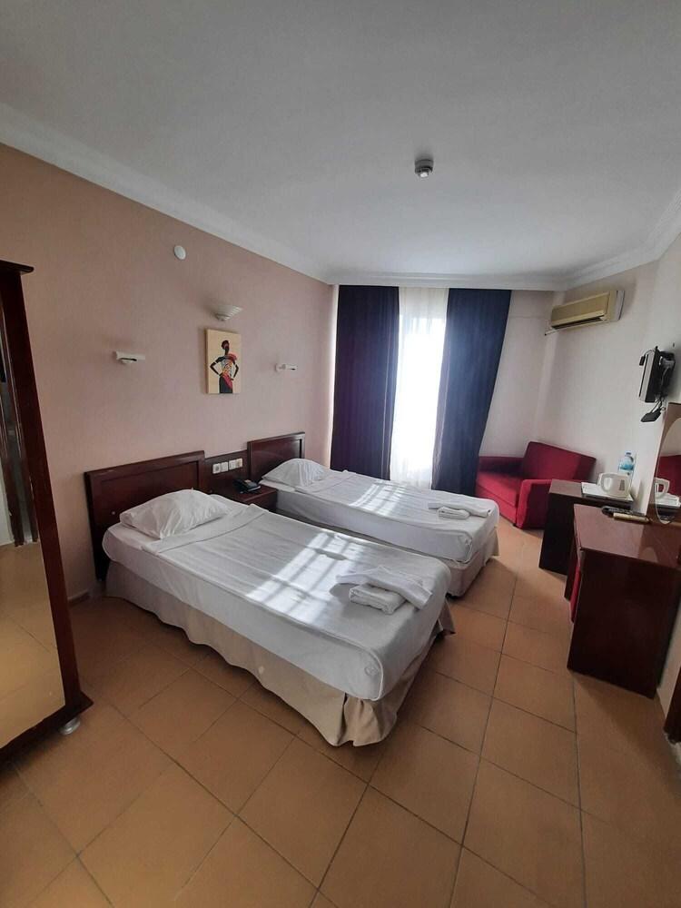 De Mare Family Hotel