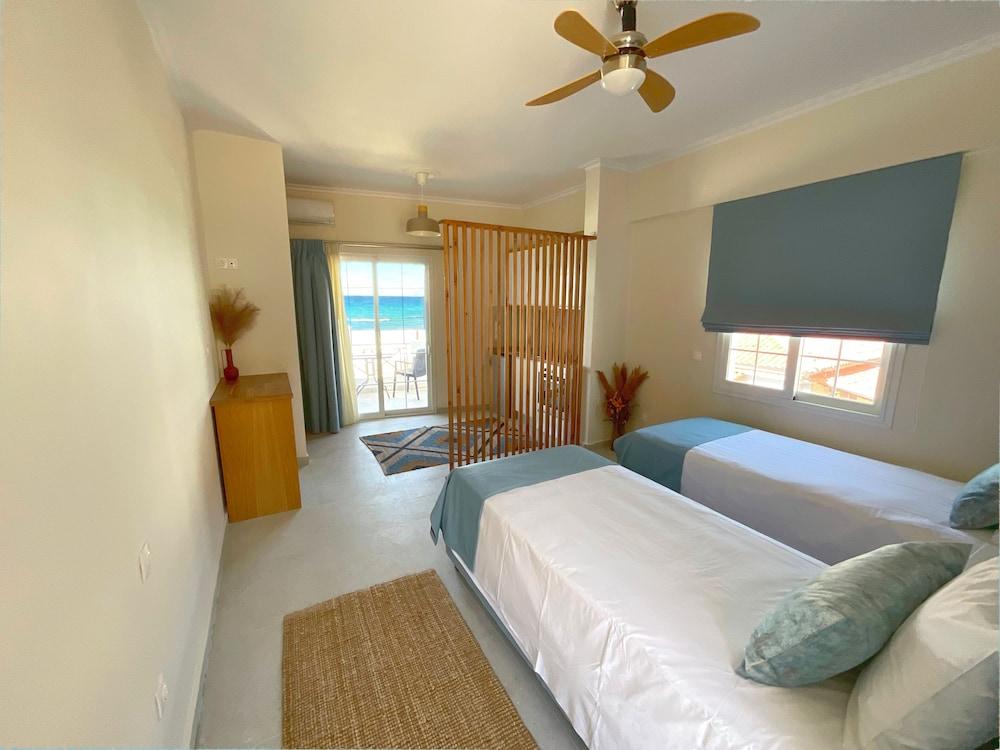 Beachfront 2-bed Luxury Suite - Agios Gordios Corfu Greece