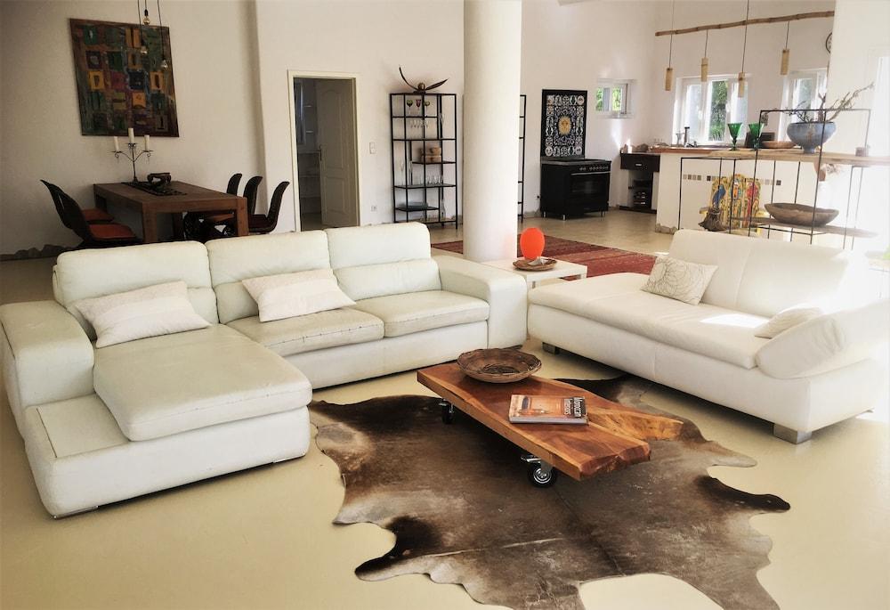 Artists House in Piribebuy