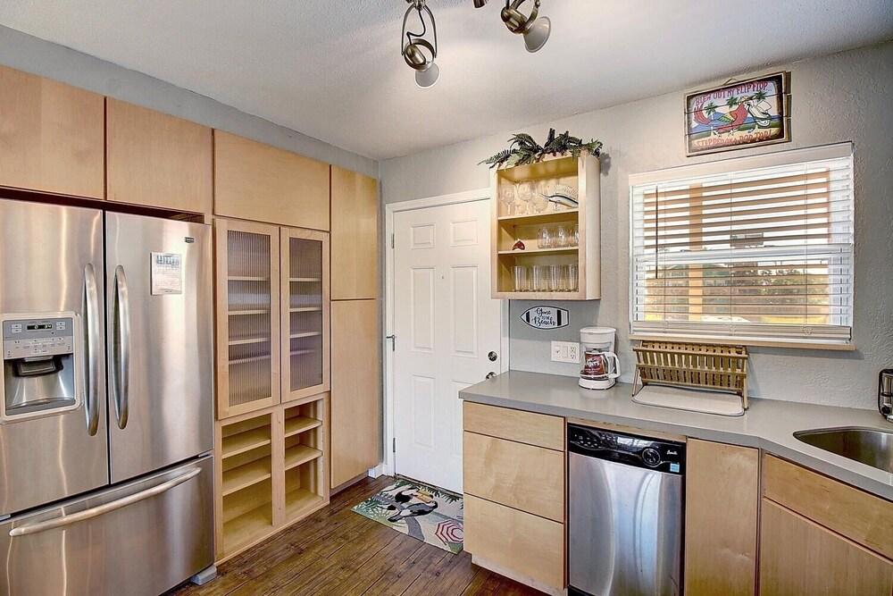 Bay Tree A3 Condo by Redawning