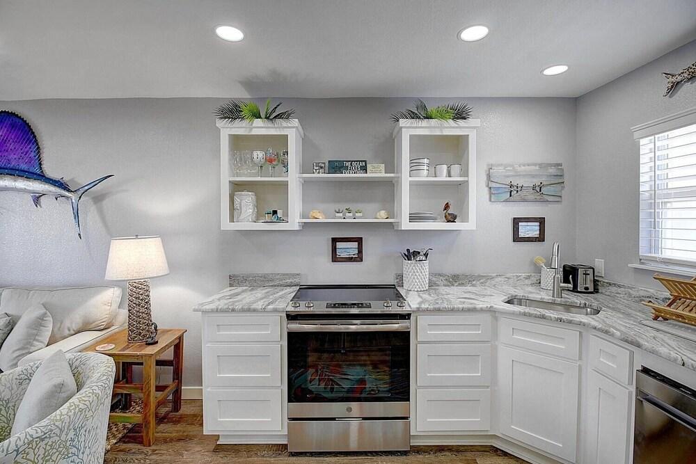 Bay Tree A5 Condo by Redawning