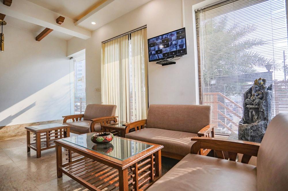 Fabhotel The Horizon