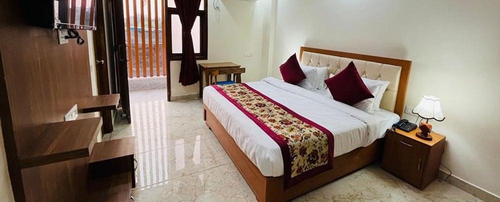 Fabhotel Corporate Town