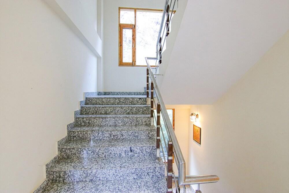 Fabhotel Hillside View