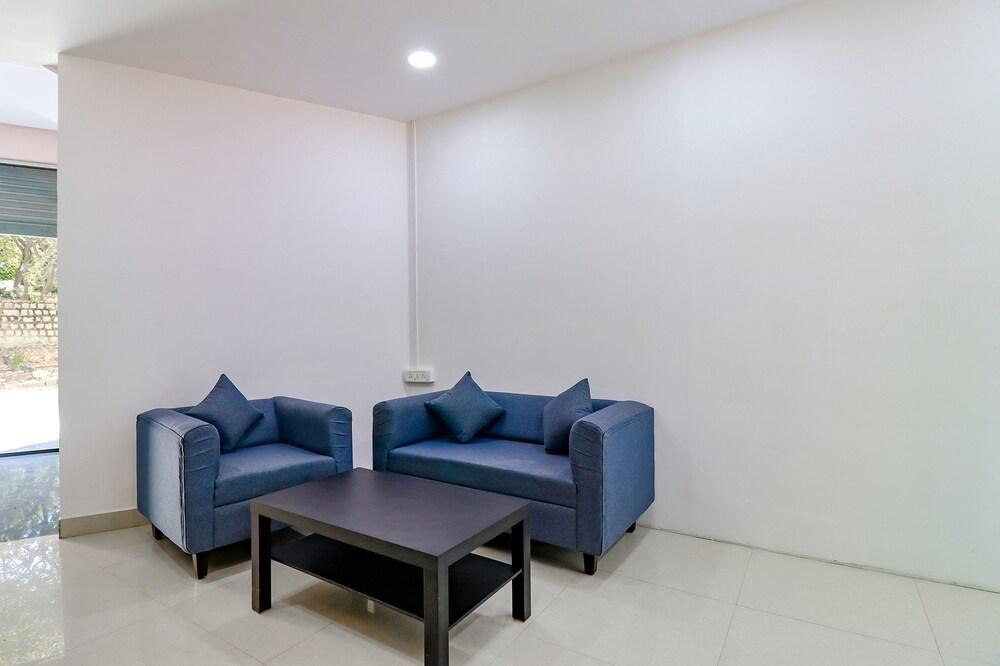 Fabhotel Banyan Tree